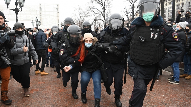 Rusya'da Navalny taraftarları sokağa döküldü